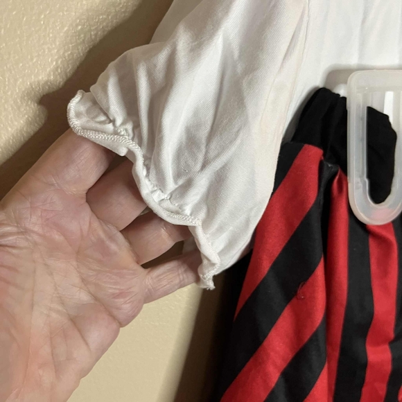 Girls 4T Two Piece Pirate Costume - Picture 4 of 6